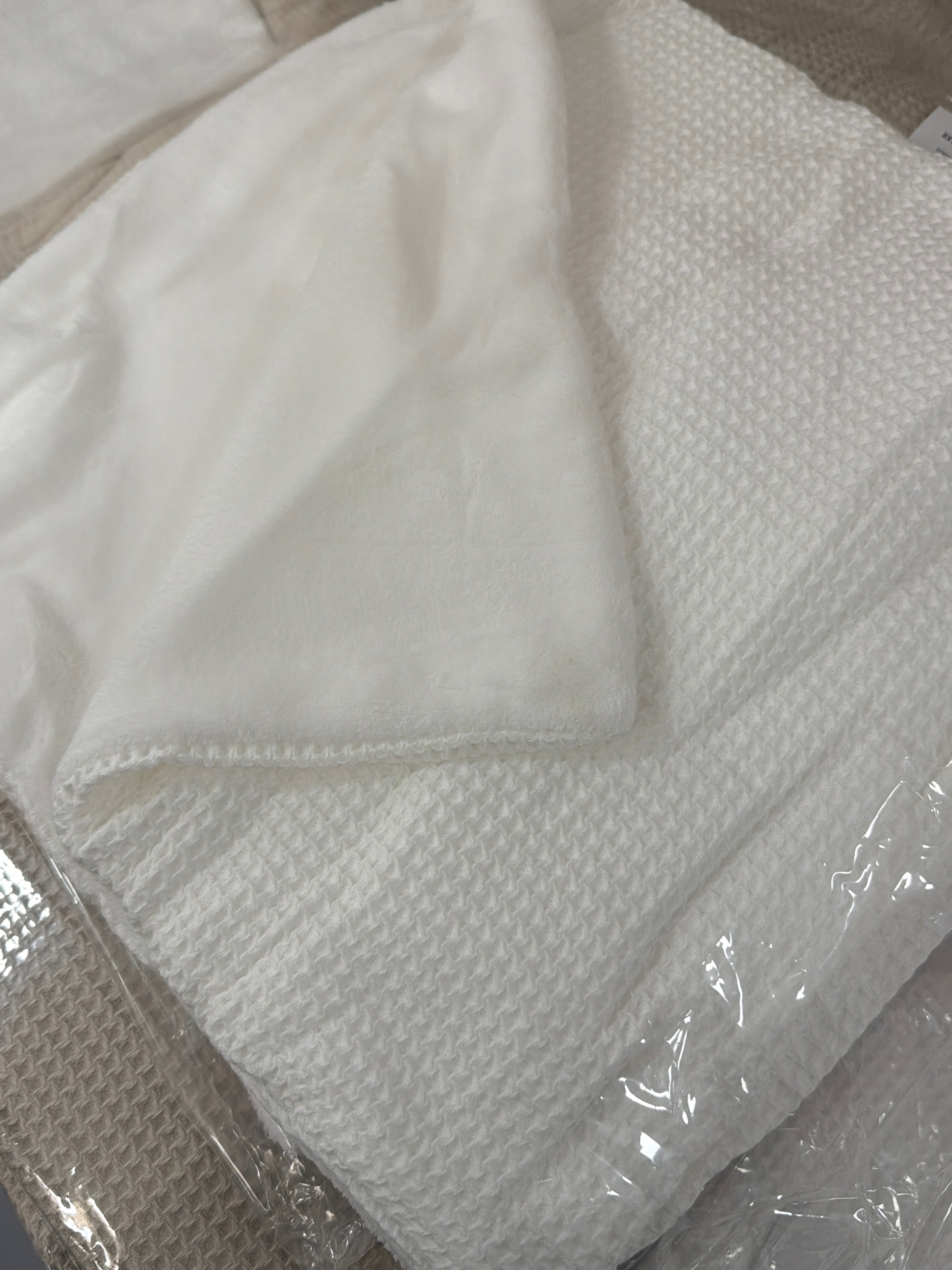 Couverture bébé 90x90cm nid d’abeille