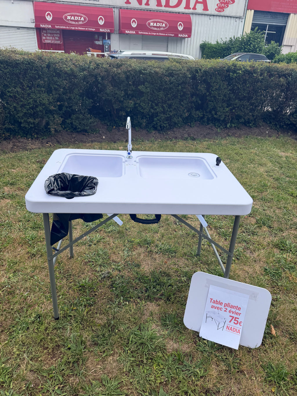 Table de camping pliante avec 2 éviers – Robinet rotatif 360° – Robinet en acier inoxydable – Dimensions 101,5 x 65,5 x 107,5 cm  ⚠️⚠️ à commander seul et en livraison à domicile ⚠️⚠️