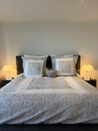 Housse de couette 200x200 motif fleurs grises 100% Coton