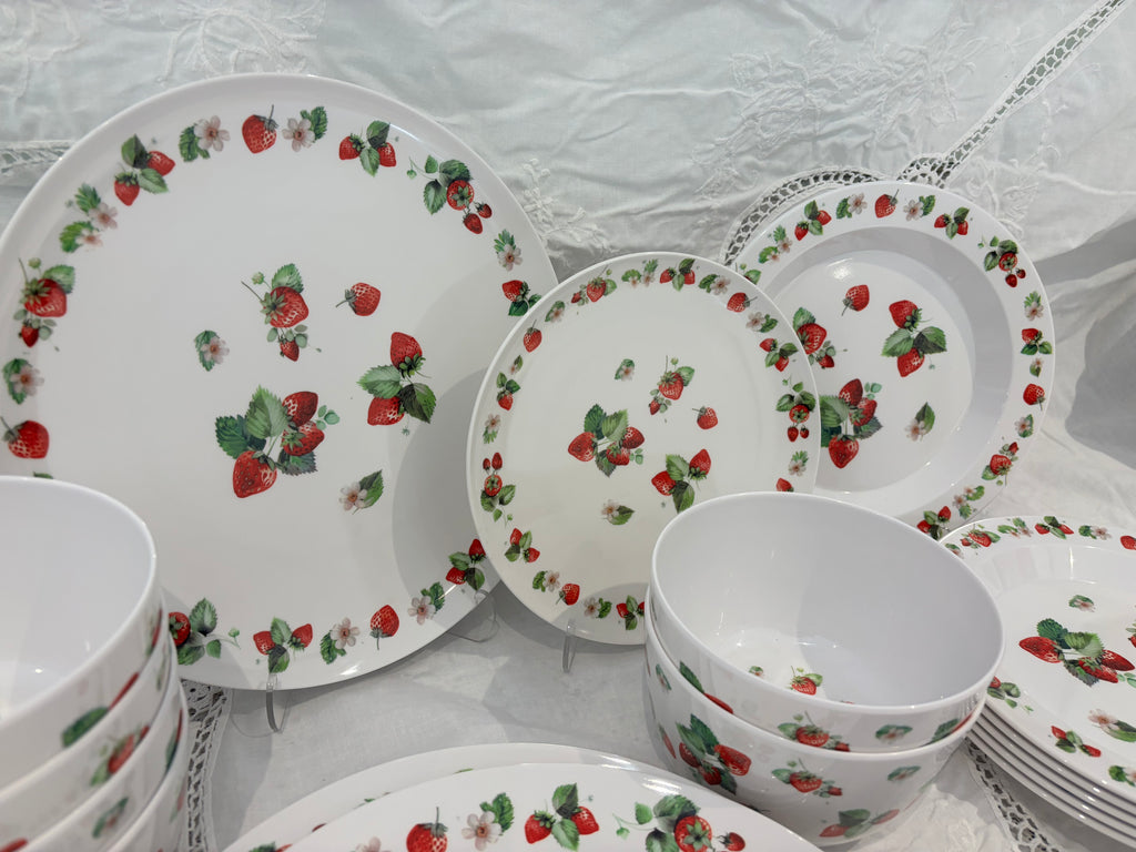 Service de Vaisselle Fraise 24 Pièces en Mélamine