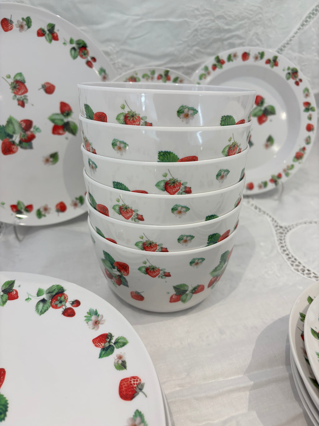 Service de Vaisselle Fraise 24 Pièces en Mélamine