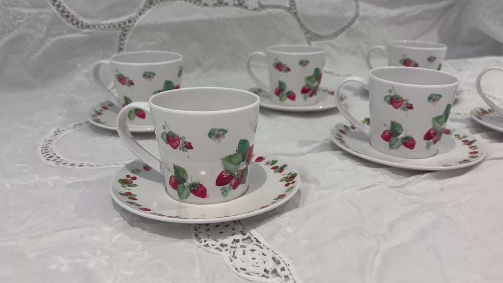 Service à Café Fraise 12 Pièces en Mélamine – 6 Tasses & 6 Soucoupes